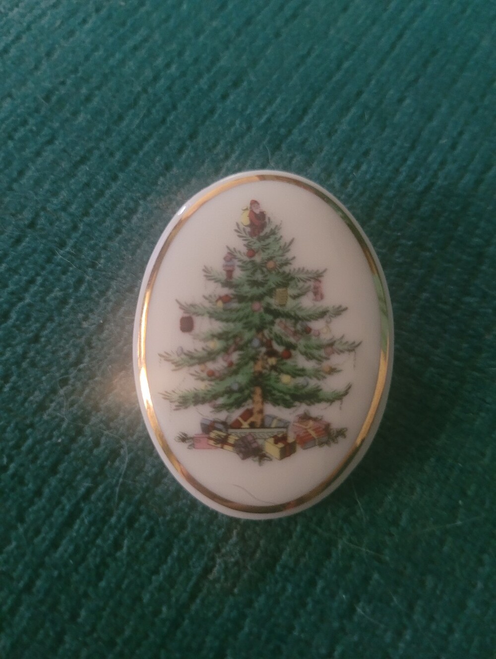 Spode Holiday Porcelain Oval Pin - Green Christmas Tree with Gold Trim